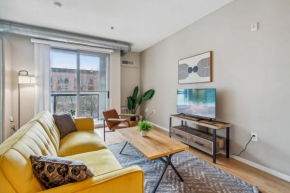 CozySuites Mill District with pool, gym #06